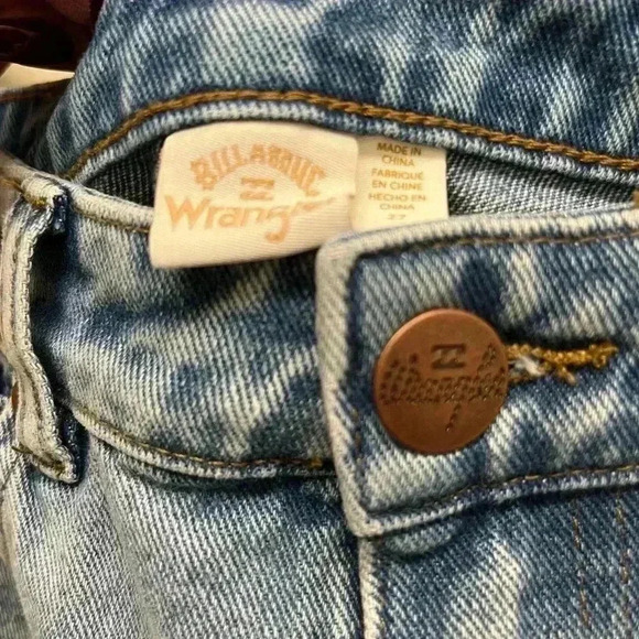 NWT BILLABONG X WRANGLER WOMEN'S HIGH RISE PATCHWORK CUT-OFF DENIM SHORTS 27 - Picture 7 of 7